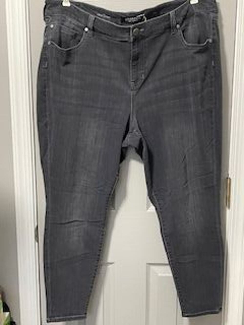 #B1028 PRE-LOVED Liverpool Los Angeles skinny jeans size 24w